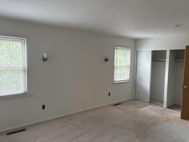 Building Photo - 167 Sunshine Dr
