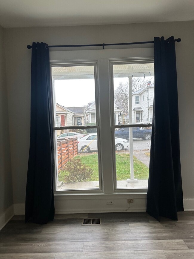 Building Photo - 1005 Charles St