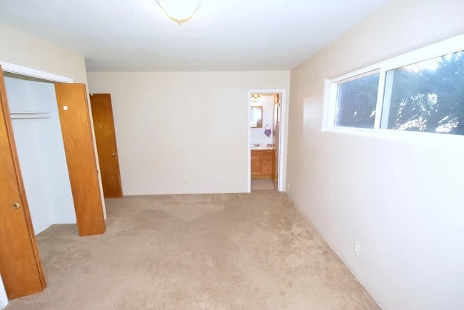 Building Photo - 4012 Ponderosa Ave NE