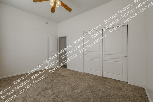 Building Photo - 2126 E Fawn Dr