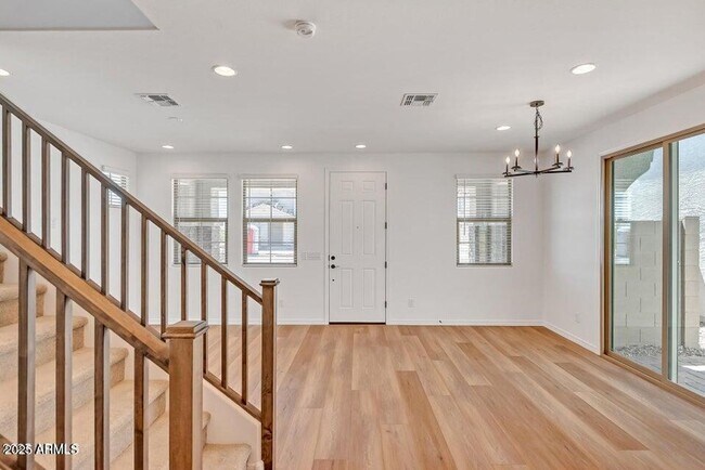 Building Photo - 3 Bedroom 2.5 Bathroom North Creek Home in Queen Creek