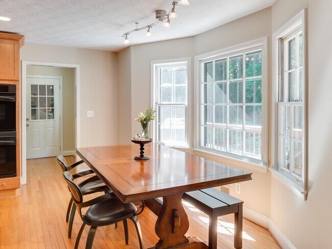 Building Photo - 5216 Willow Point Pkwy