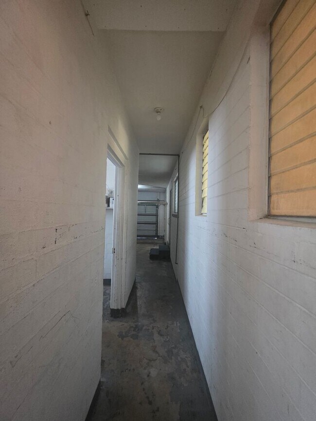 Building Photo - 3 bedroom 2 Bath Single Family Home