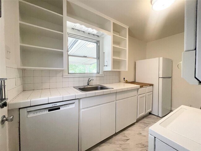 Building Photo - 504 Denson Dr