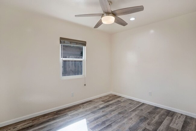 Building Photo - 1736-40 Dahlia Ave