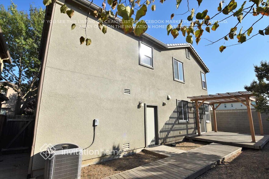 Building Photo - 16 Shadmoor Pl