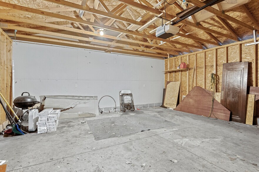 Building Photo - 881 19th Ave SE
