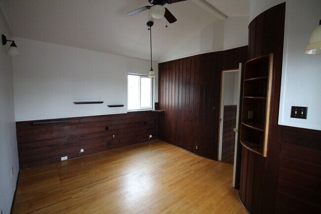 Building Photo - 1010 Tourmaline St