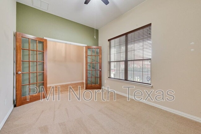 Building Photo - 1732 Bluebird Dr