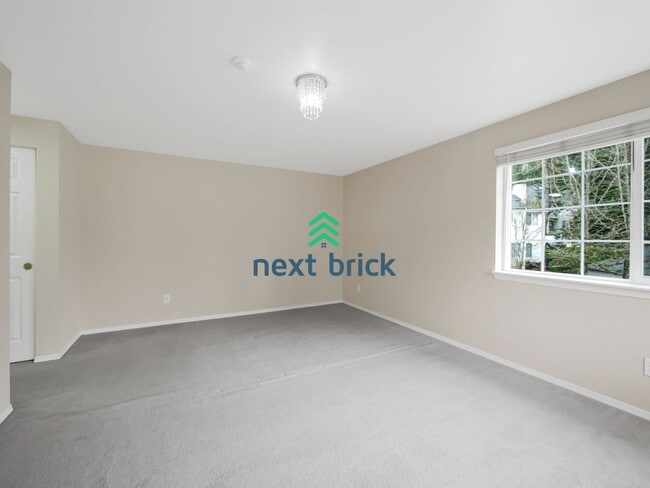 Building Photo - 2 Bed and 2.5 Bath Stunning Townhome is Available for Rent!