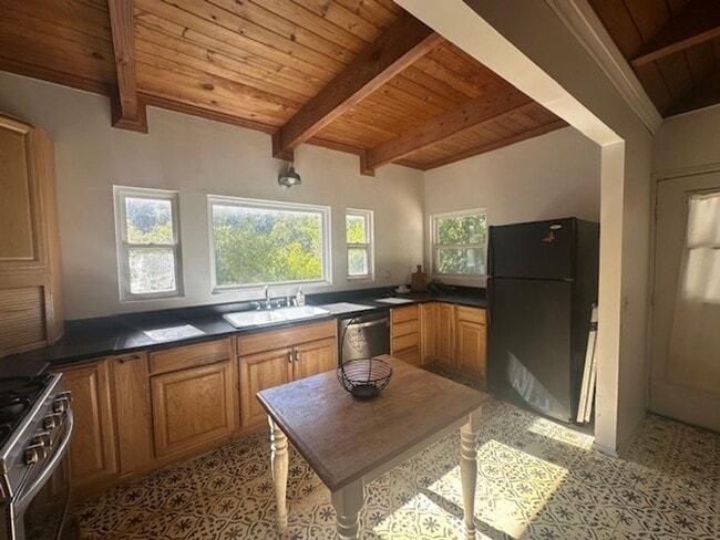 Building Photo - 482 Zuger Ct