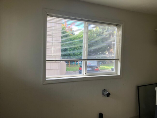 Building Photo - Charming 1-Bedroom Retreat in Vibrant Cour...