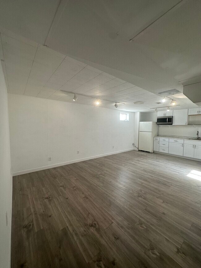 Building Photo - 10944 Larry Dr