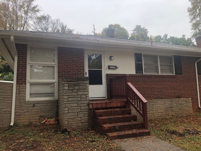 Primary Photo - Dresden E - Westchester Duplex