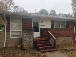 Building Photo - Dresden E - Westchester Duplex