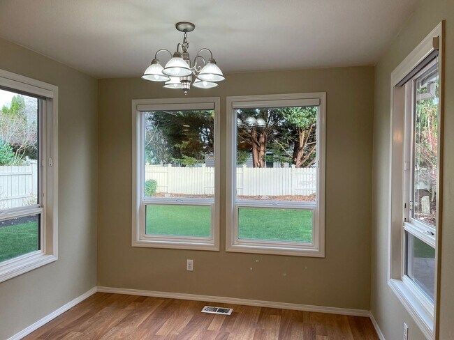 Building Photo - Adorable 4 Bedroom 2.5 Bath Home in Fisher's Landing! Fully Fenced Backyard! Mountain View High S...