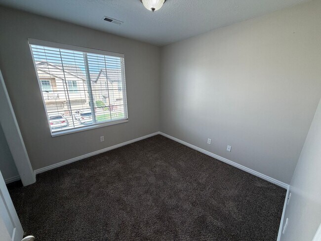 Building Photo - 977 Chelsea Ln