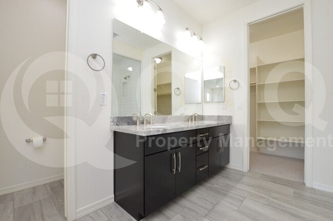 Building Photo - 9114 S 167th Dr