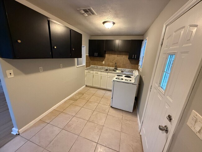 Building Photo - Charming 3 Bed, 1 Bath Single Family Home in Montgomery, AL - $1150/mo