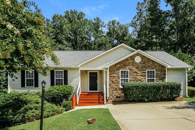 Building Photo - 143 Locket Dr