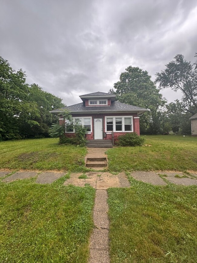 Primary Photo - 2 Bedroom 1 Bathroom House