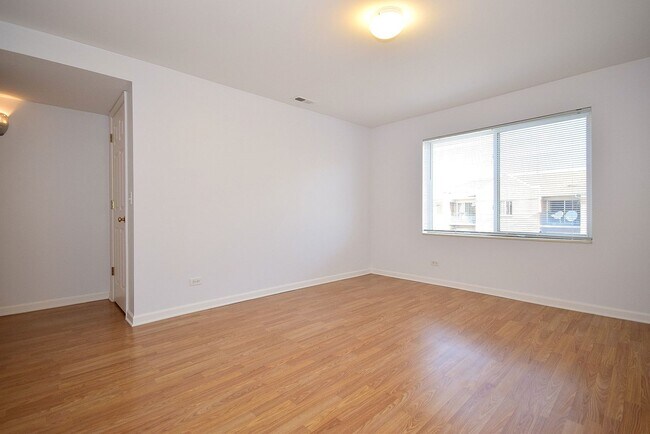 Building Photo - 5351 N East River Rd
