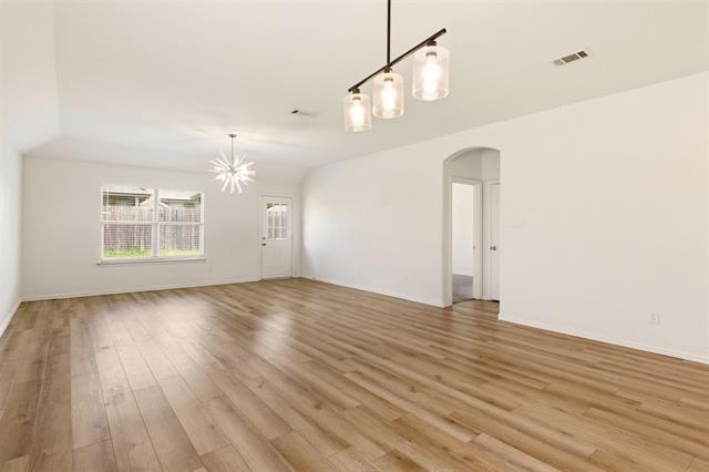 Building Photo - 2201 Willow Creek Dr