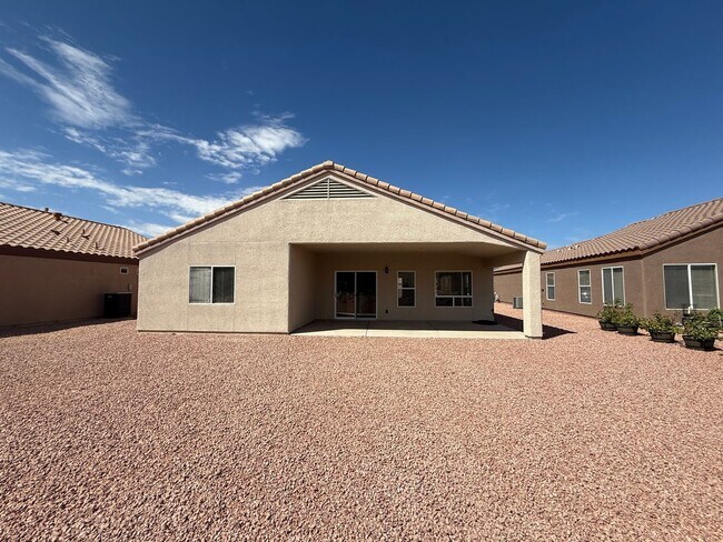 Building Photo - 2 Bedroom 2 Bath in Gated Community in Amante at Verde Fanta Fe Contact Property Pros 928-634-7710