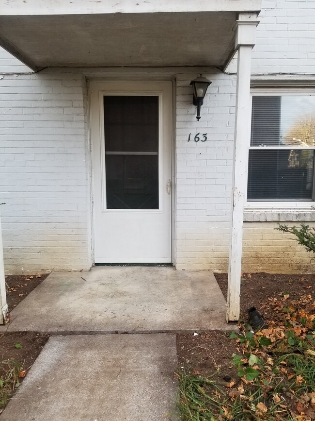 Building Photo - 163 Peyton St