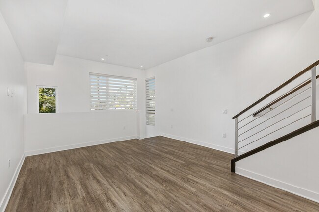 Building Photo - 2065 Fifth Ave