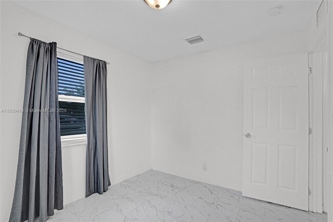 Building Photo - 3431 NW 5th Pl