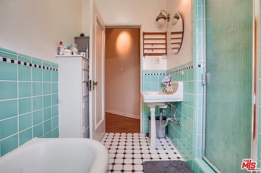 Bathroom 1 - 450 N Sycamore Ave