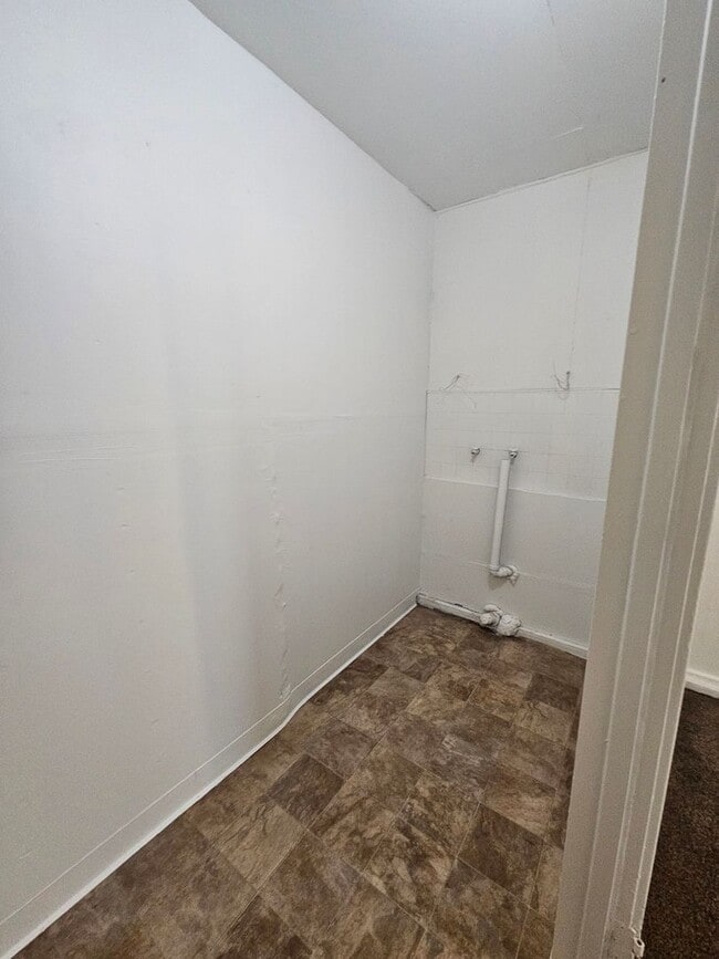 Building Photo - 658 Washington Ave