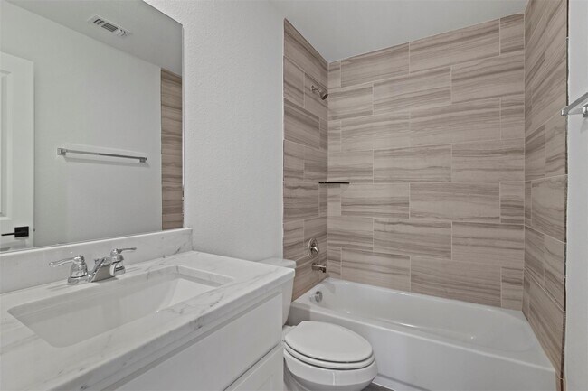 Building Photo - 719 Maple Row