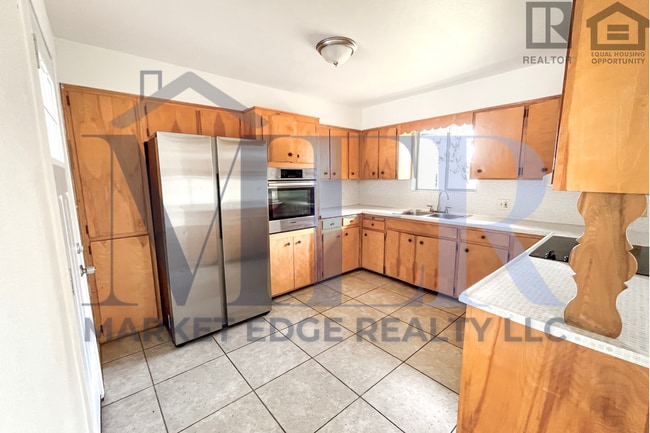 Building Photo - 3Bed/2Bath Apartment at 48th St/Thomas! Move-In Ready on 05/14/2026!--FENCED-IN YARD! NO HOA!