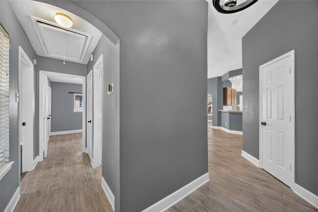 Building Photo - 3519 Crescent Dr