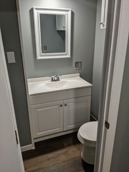 Building Photo - 700 Lincoln St