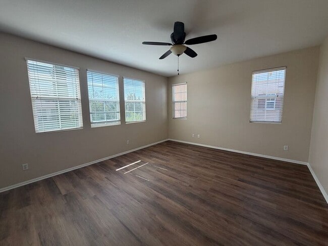 Building Photo - 40184 Annapolis Dr