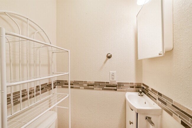Building Photo - 3700 Stassen St