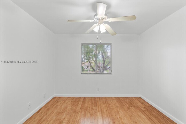 Building Photo - 1162 SW 44th Ave