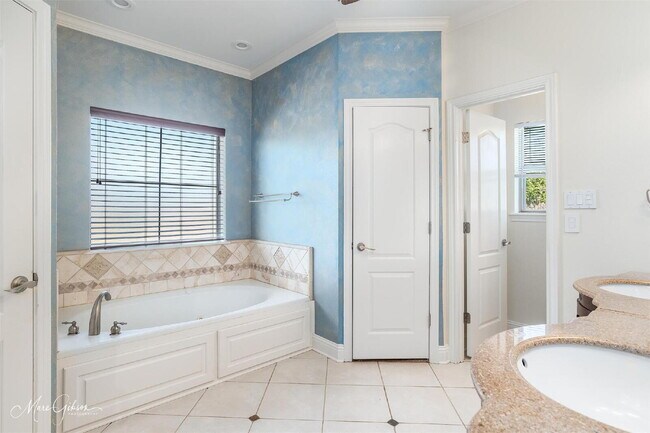 Building Photo - "Charming 4-Bedroom Gem with Spacious 2091...