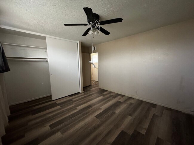 Building Photo - Charming and spacious Needles HOME