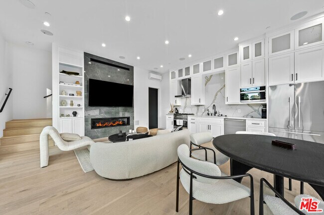 Building Photo - 3140 Coldwater Canyon Ave