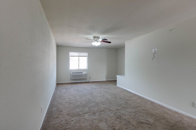 Building Photo - 1026 Bluemont Ave
