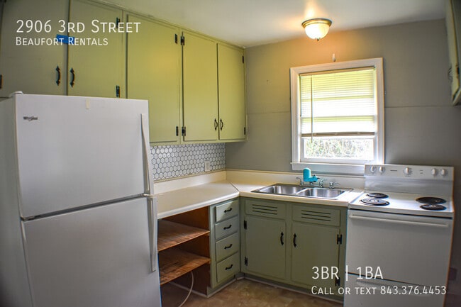 Building Photo - 2906 3rd St