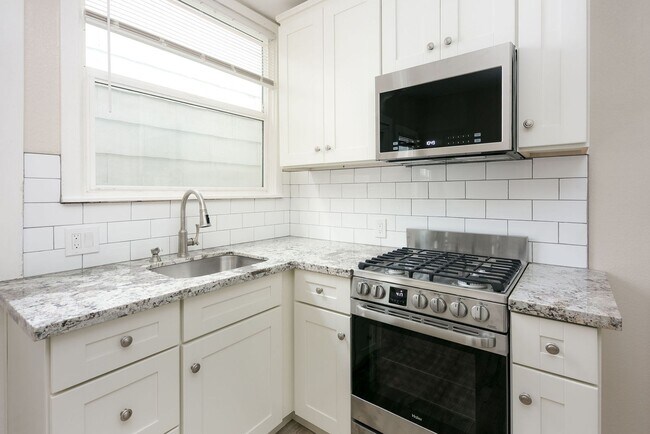 Primary Photo - 84-88 N 7th St