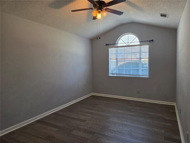 Building Photo - 1155 Riverside Trce