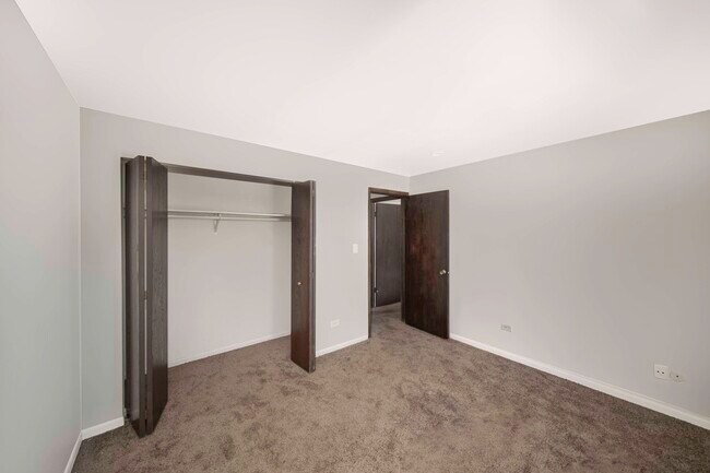 Building Photo - 1531 E Winslowe Dr