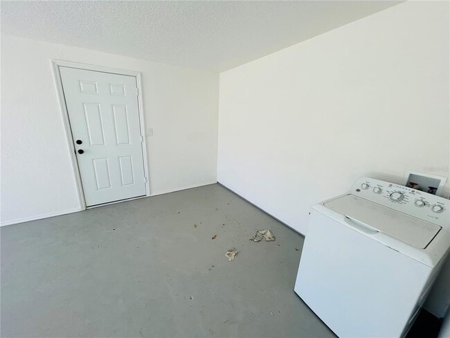 Building Photo - 6603 Cocos Dr