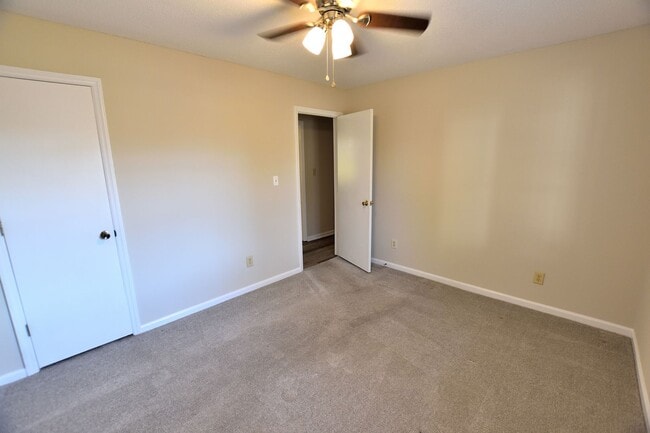 Building Photo - 728 Salisbury Dr